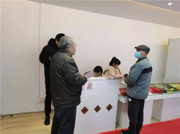 四川中青旅綿陽(yáng)分社、綿陽(yáng)市中旅假日旅行社、綿陽(yáng)自來(lái)文化傳播有限公司24H自助售貨服務(wù)盛大開業(yè)