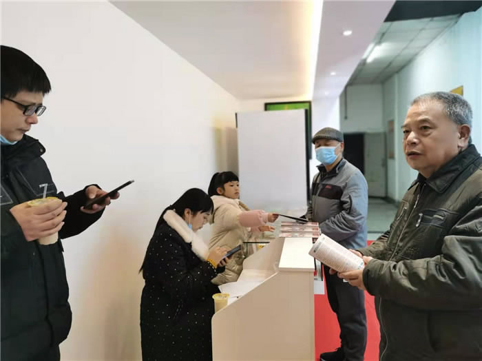 四川中青旅綿陽(yáng)分社、綿陽(yáng)市中旅假日旅行社、綿陽(yáng)自來(lái)文化傳播有限公司24H自助售貨服務(wù)盛大開業(yè)